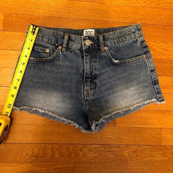 Urban Outfitters BDG mid-rise denim shorts with hand stitched detail 26 - Picture 5 of 6